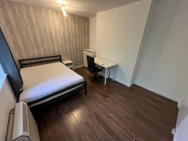 Amazing Room in Kingston near Hill Campus Main Photo