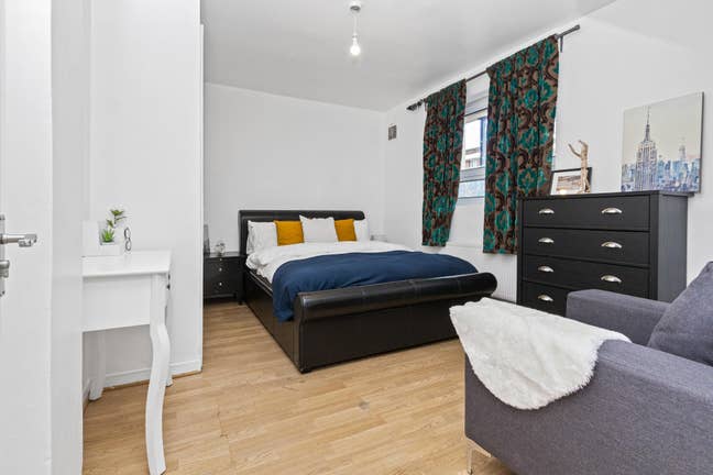 🎉 Live Near Tower Bridge & Aldgate East! 🌉 Main Photo