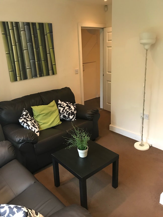 2 X Double Rooms Available  Main Photo