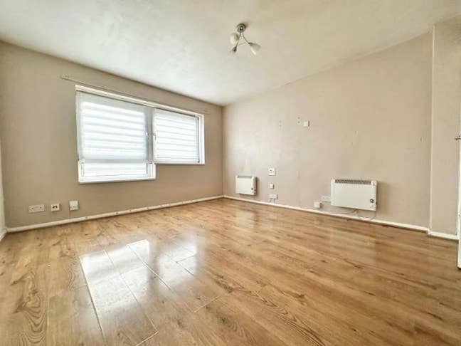 Large One Bedroom Ground Floor Flat Luton Centre Main Photo