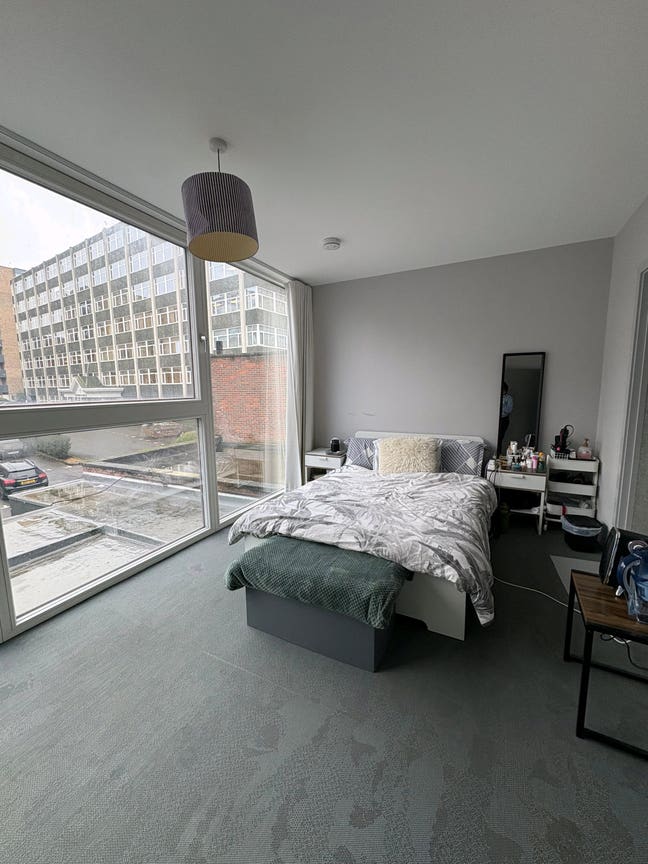 Double Ensuite Room in Modern 2B/2B Flat - HA1 Main Photo