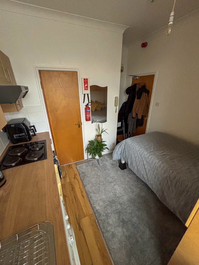 Studio  Sublet in Turnpike Lane Main Photo