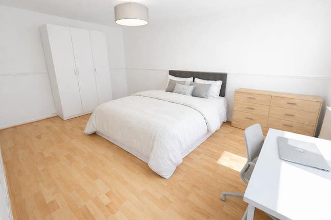 Large Double Room Whitechapel 🔥 Main Photo