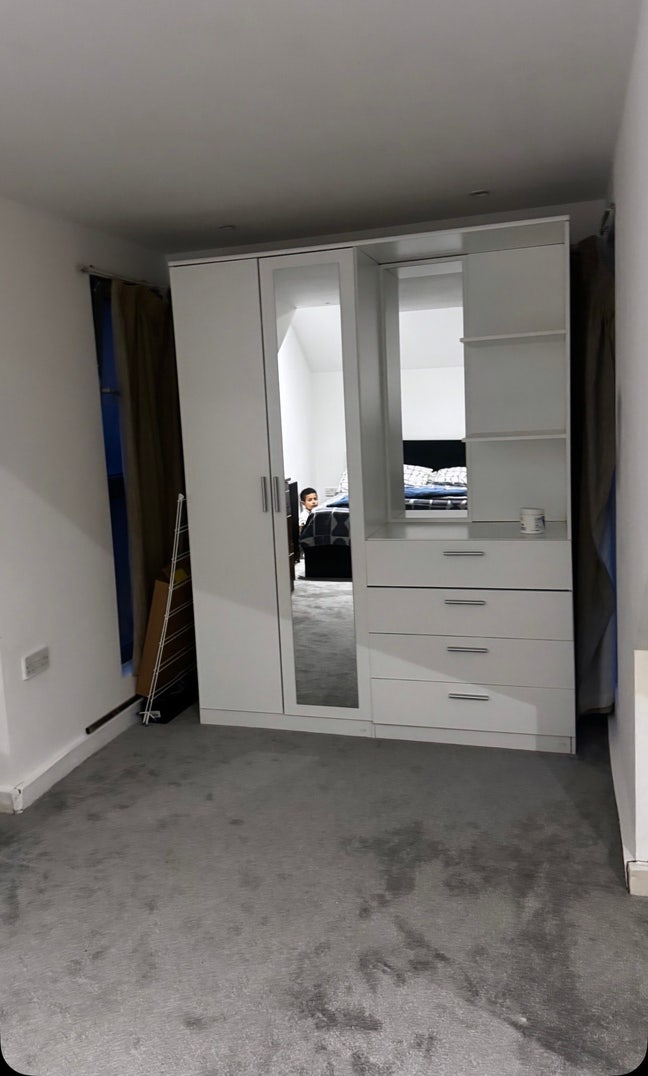 En-suite room with prívate bathroom(2months only) Main Photo