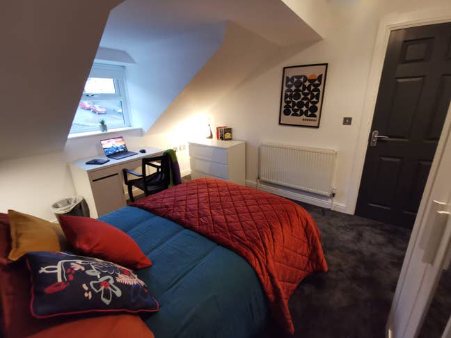 Modern Room | Bills Incl |  2 Weeks Free! Main Photo