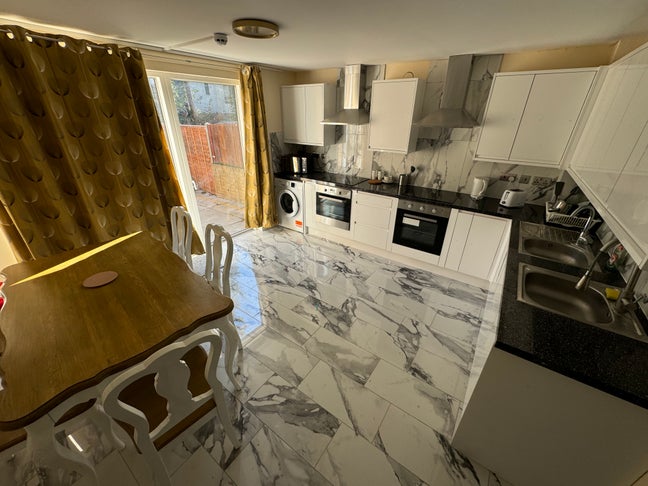 En-Suite Room Available in Harlesden NW10 *.* Main Photo