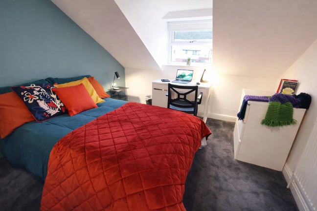 Modern Room | Bills Incl |  2 Weeks Free! Main Photo