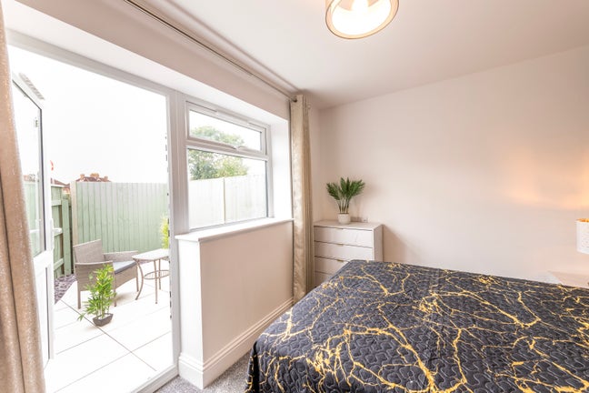 Bright En-Suite Rooms + Garden | All Bills + Clean Main Photo
