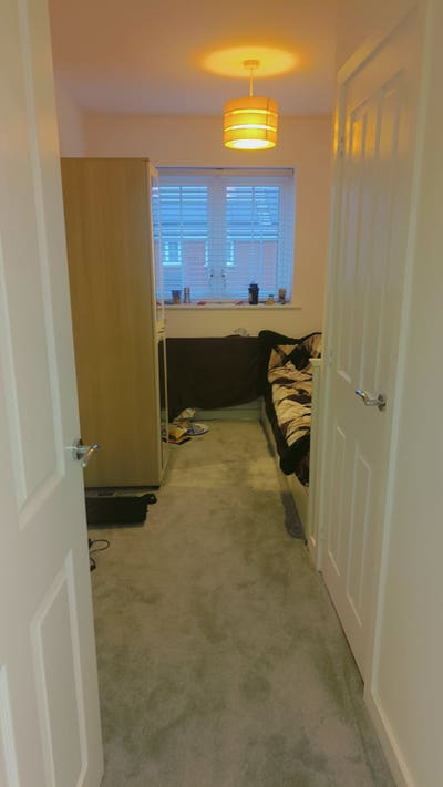 Room available on shepall sg29 Main Photo