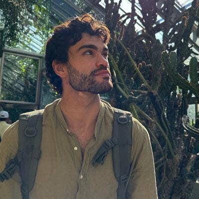 Professional Male seeks a single or double room Main Photo