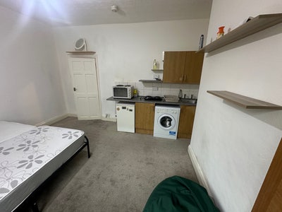 Studio Flat Wakefield City Centre Main Photo