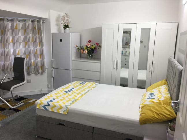 Spacious and Cosy Double Rooms for Rent in TW4  Main Photo