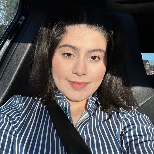 I am a professional female aged 26. I am look... Main Photo