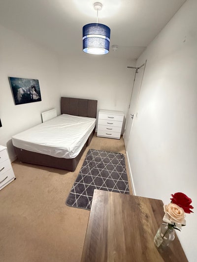 10 minute walk to Colchester hospital  Main Photo