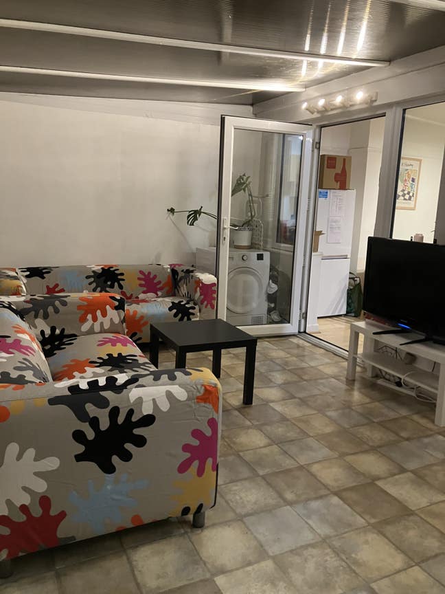 Warm, Light, Fantastically located house ... Main Photo