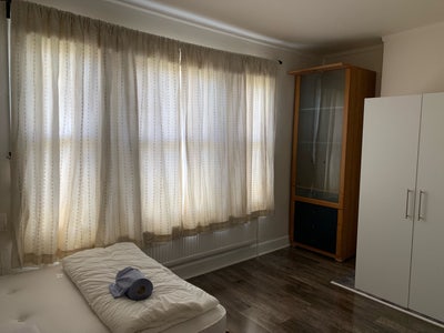 Self Contained double studio Main Photo