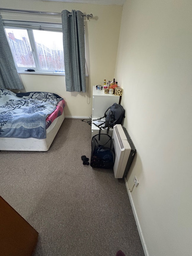 Spacious Room to Rent Main Photo
