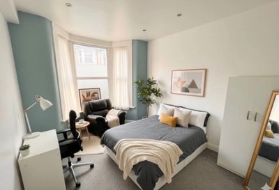 2 Lovely Rooms - 5min to St - Close to Shops Main Photo
