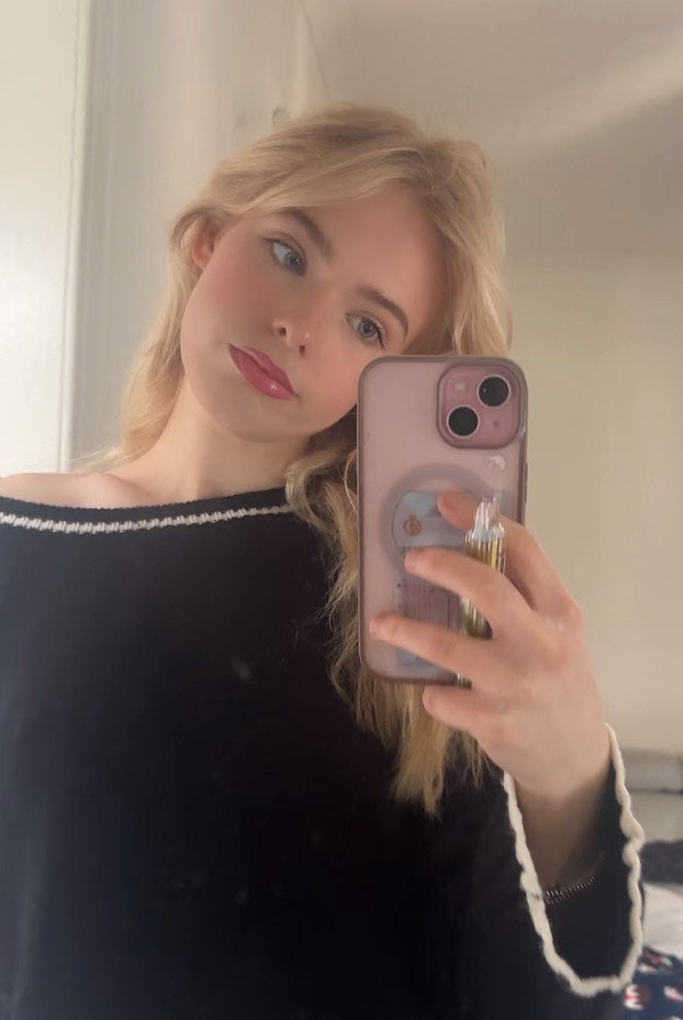 Professional Female seeks a double room Main Photo