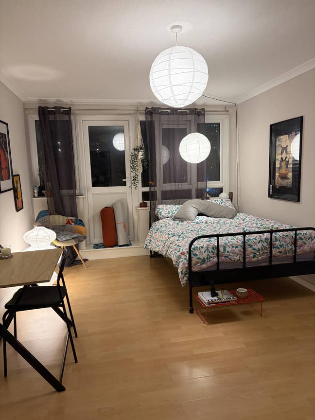 Bright & Spacious Double Room  Main Photo