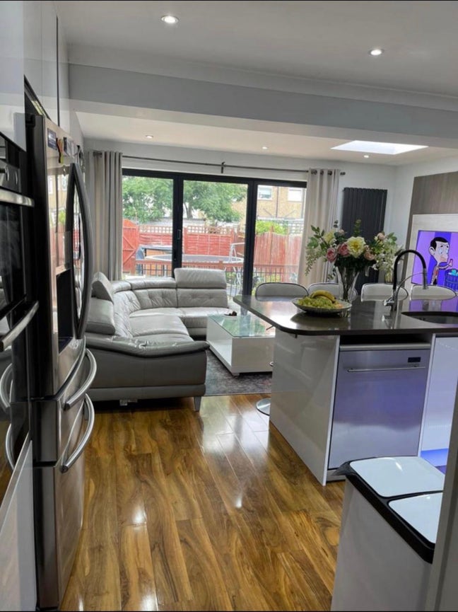 Modern four bedroom house Main Photo