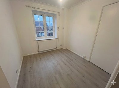 Single room Leatherhead Main Photo