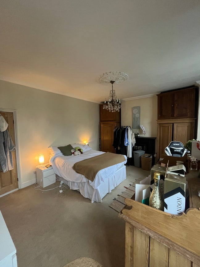 Lovely huge room in Parsons Green  Main Photo