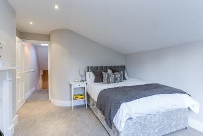 Lovely Top Floor Double Bedroom In Barons Court W6 Main Photo