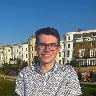 Seeking a place near Heathrow Main Photo