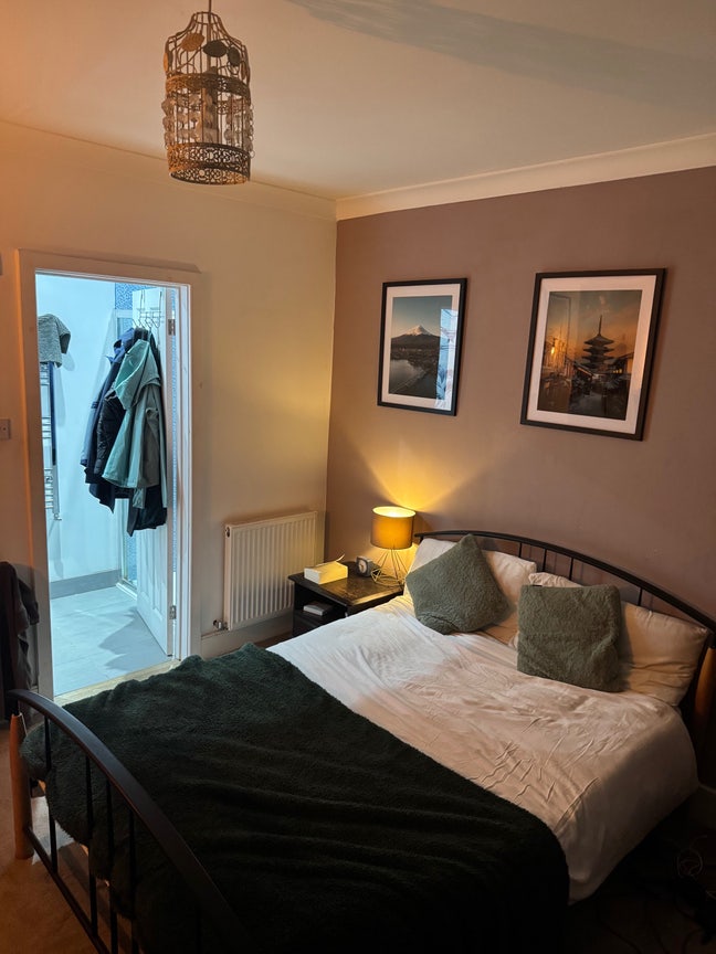 Two Rooms available - Tooting Bec Flat Main Photo