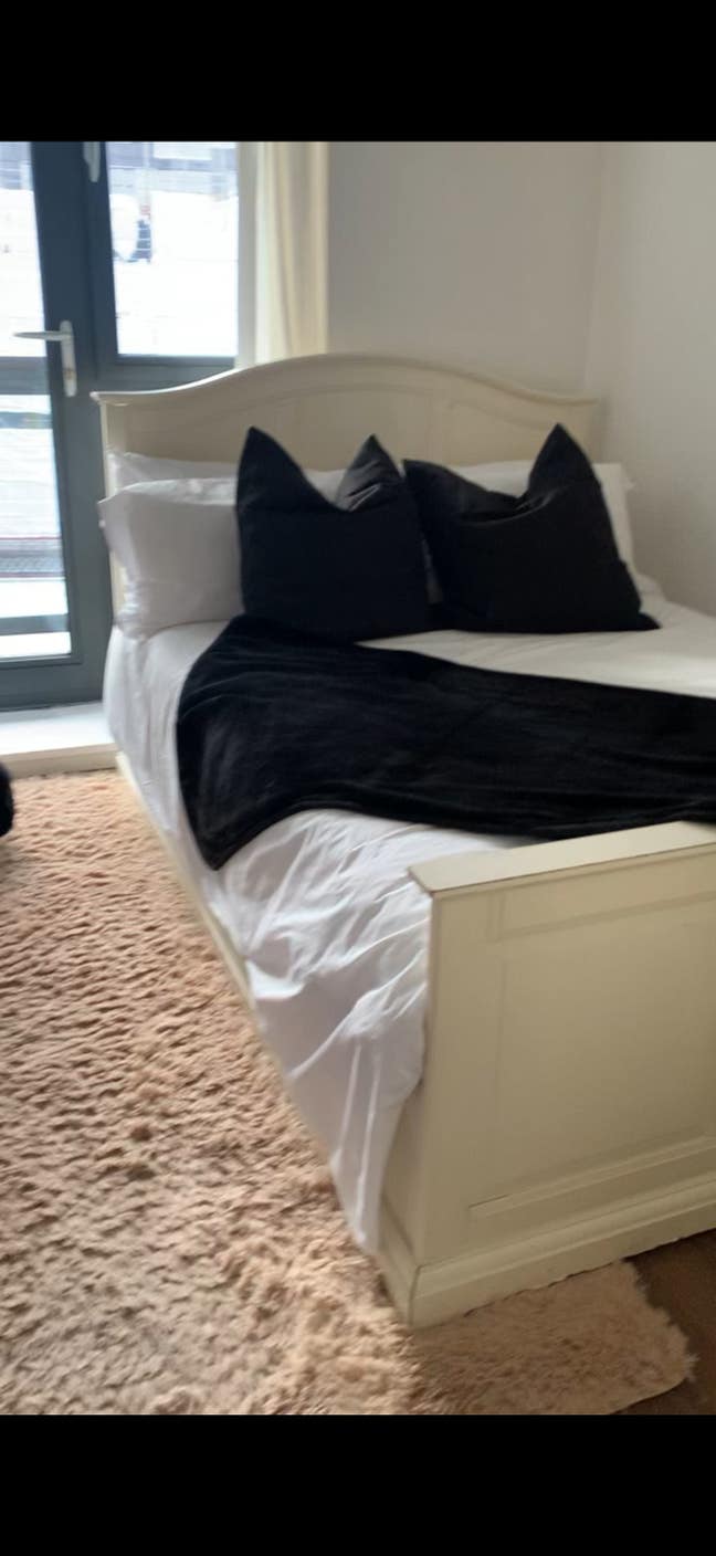 Perfect bedroom in Canning Town  Main Photo