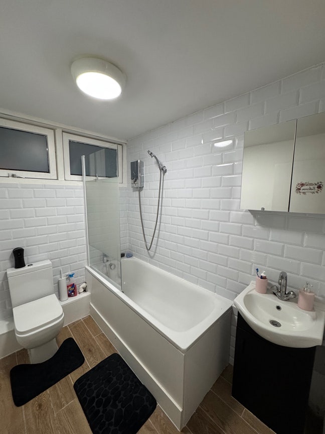 Female-preferred rooms available in Brixton/Tulse Hil Main Photo