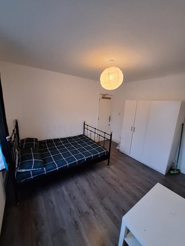 Furnished Large Double Room in Quiet Location! Main Photo
