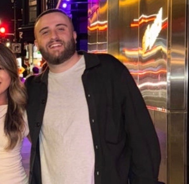 Easygoing professional seeking flatmate  Main Photo