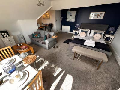 Top Floor Self Contained Suite - Professional  Main Photo