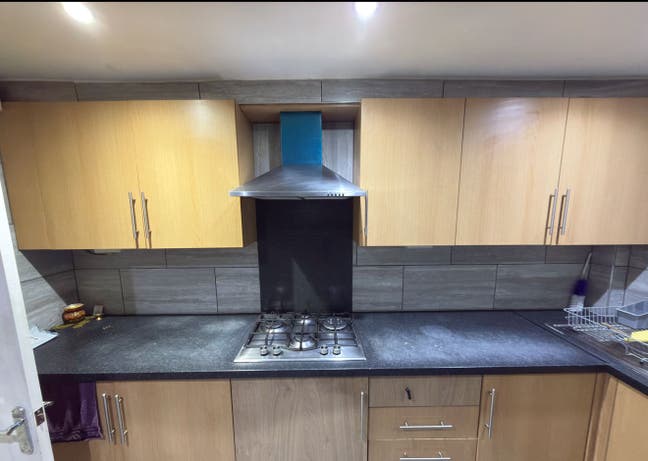 Single (Box) Room Available – 5 Min Walk to Upton  Main Photo