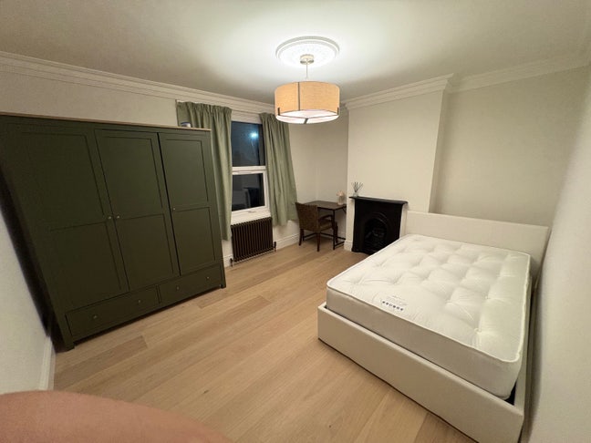 Room to rent in Belvedere  Main Photo