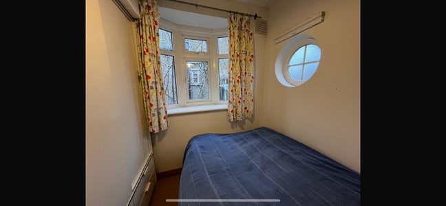 Single room in house with garden  Main Photo