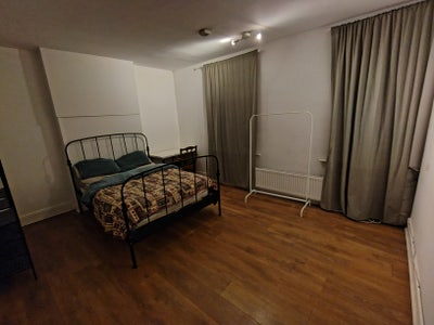 Spacious Double Room to Rent – Ideal for a Couple  Main Photo