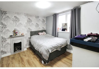 Spacious double Bedroom  Main Photo