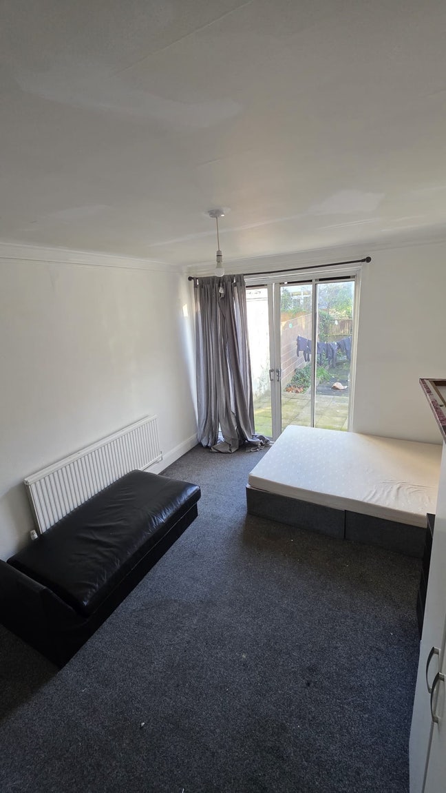 ✨Double Room to Let in - Golders Green✨ Main Photo