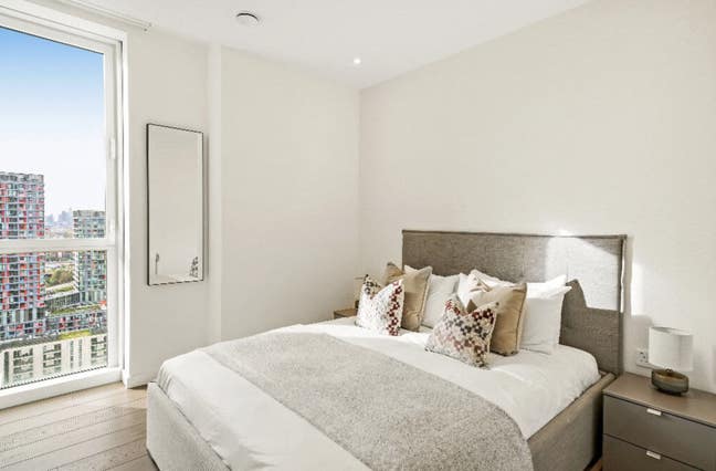 Ensuite in East Village l  Mid March  l Main Photo