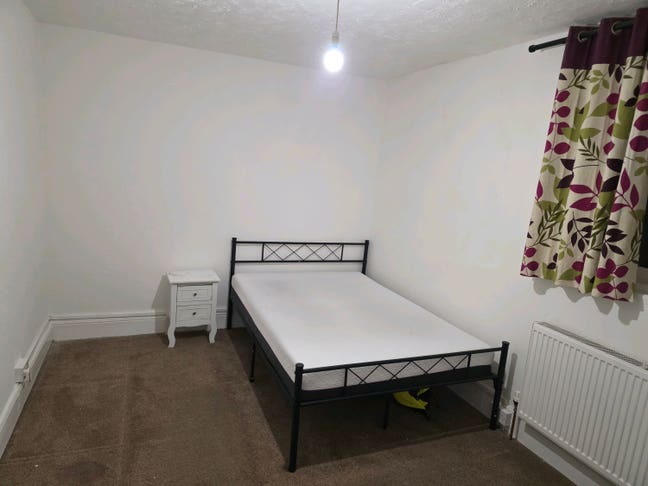 1 spacious Double bed room available Main Photo