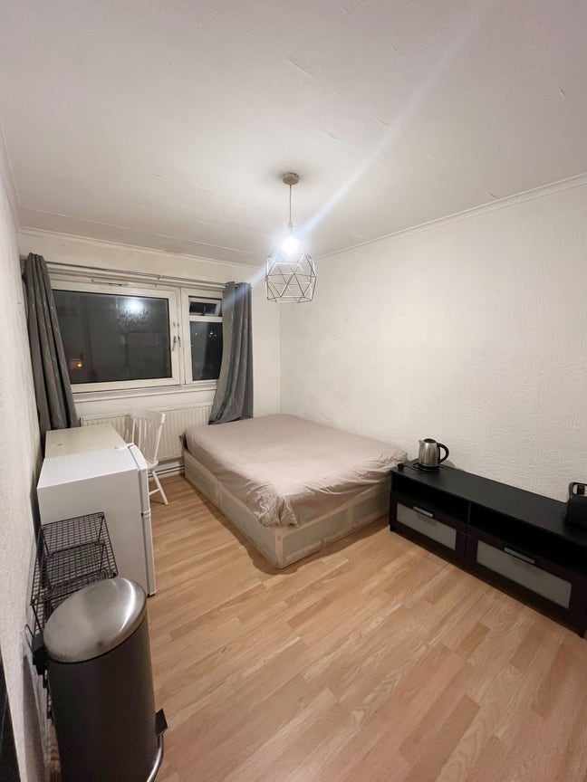 Beautiful room near Stepney Green (Half Deposit🔥) Main Photo