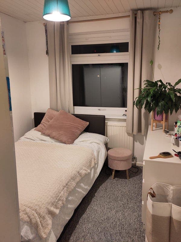 Double Bedroom on Mill Road Main Photo