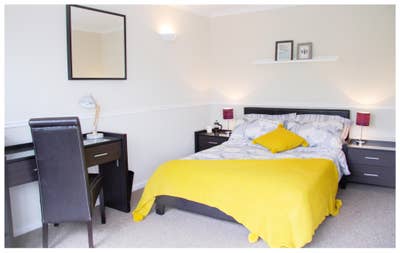  Lovely Large Double near Airport & Cheadle Royal  Main Photo