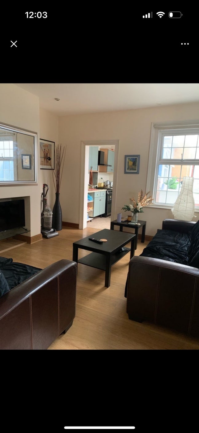 Spacious double bedroom Main Photo