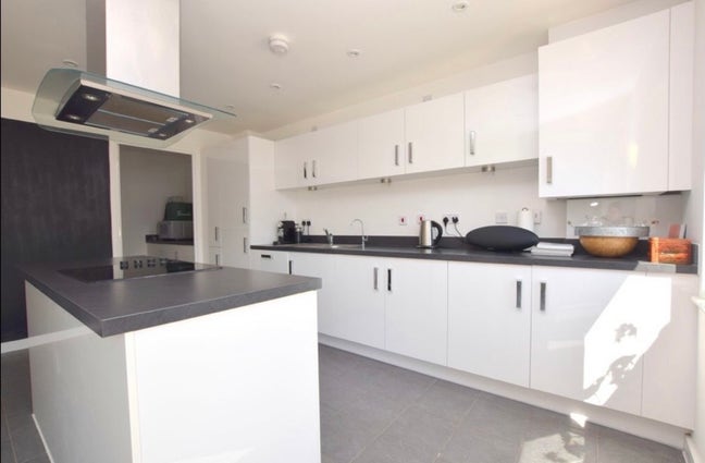 Dble room near hospital and nth station Bills incl Main Photo