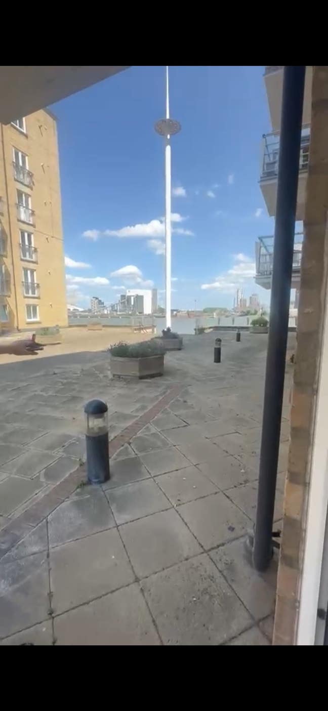 Riverside ground floor flat with pier access Main Photo