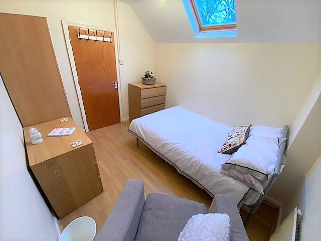 Dbl attic room, close to Broad Street Main Photo